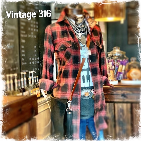 LAST ONE • Ombré Button Down Flannel - Picture 4 of 5